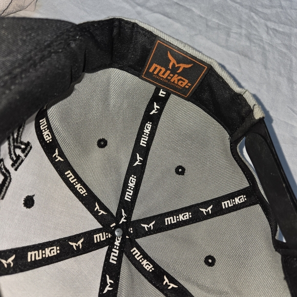 New York Two-Tone Snapback Hat - Picture 3 of 3